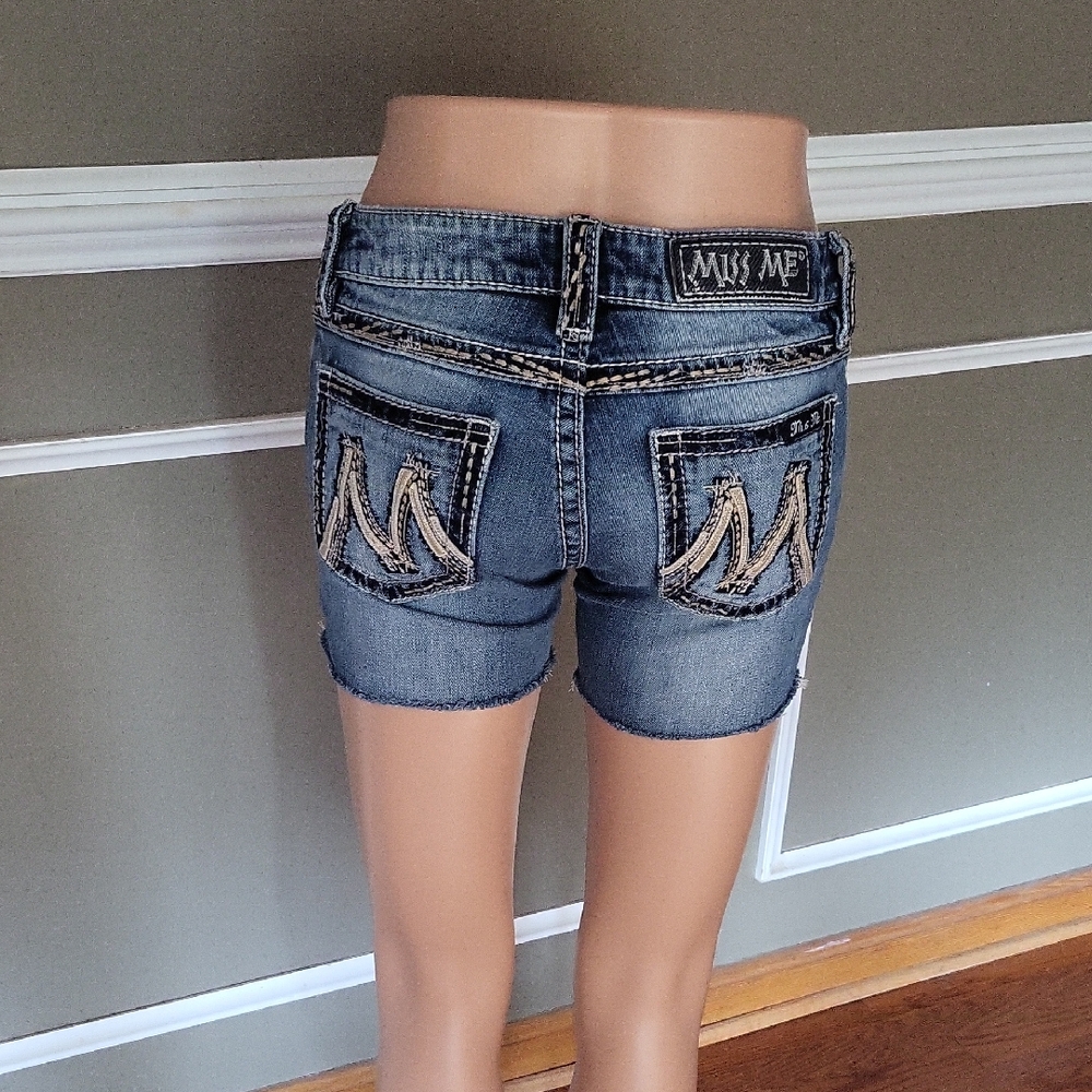 Miss Me Women's Distressed Blue Jean Shorts Size 26